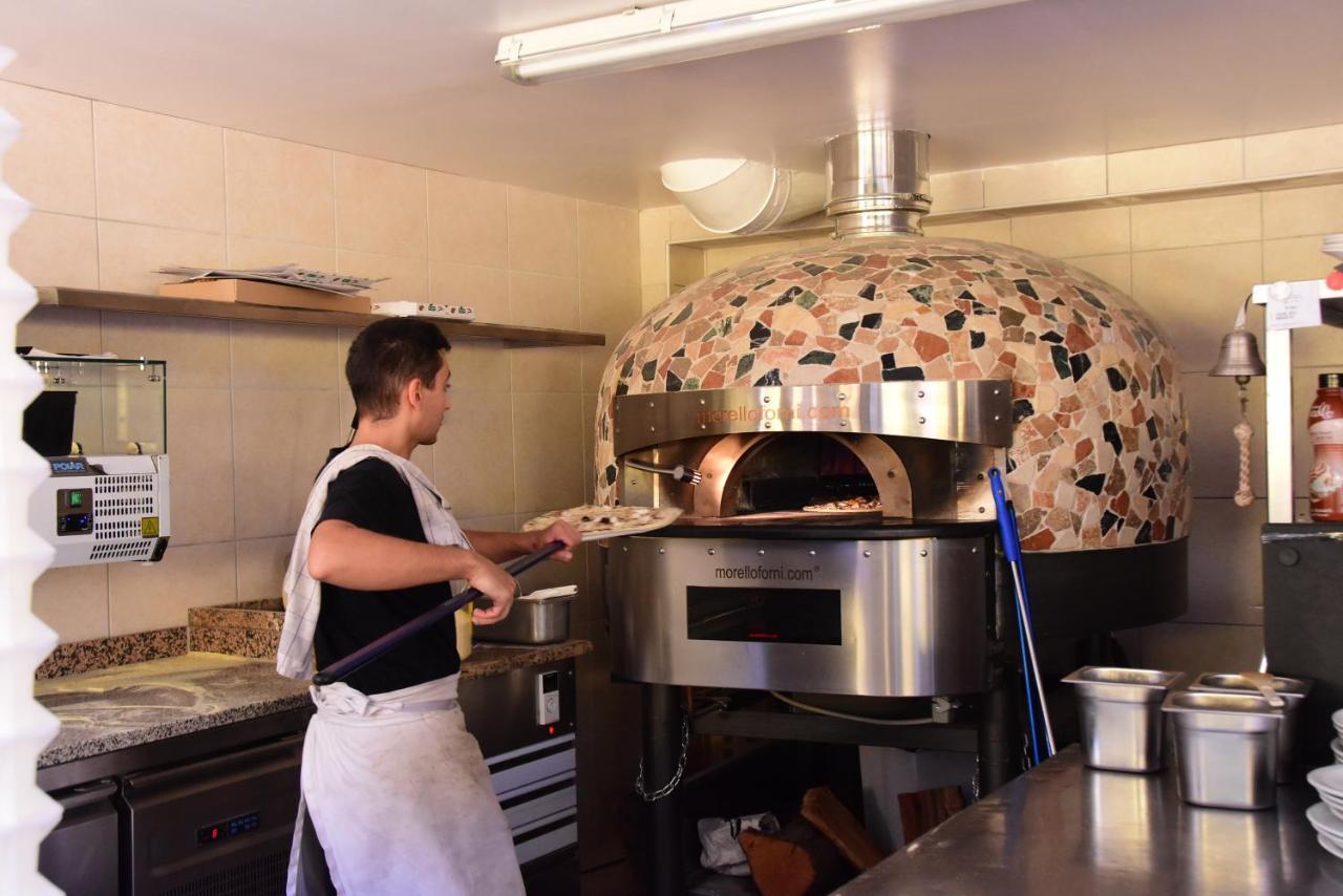 Camping Le Mediterranee 耶尔 外观 照片